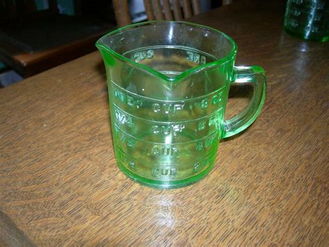 Hazel Atlas Green Depression Glass Spout Measuring Cup Kelloggs