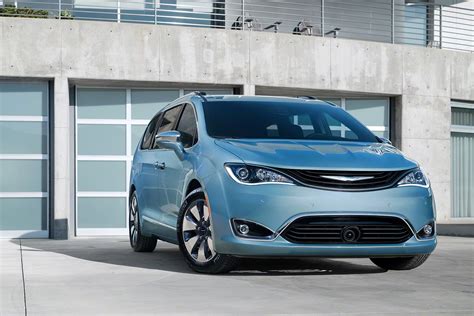 Chrysler Says Goodbye To Town And Country And Welcomes 2017 Pacifica