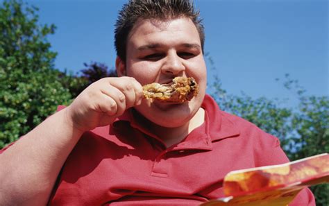Man Gets Fined £60 For Taking Over An Hour To Eat His KFC Meal - Sick ...