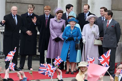 How The Crowns Young Royals Got To Play William Kate And Harry