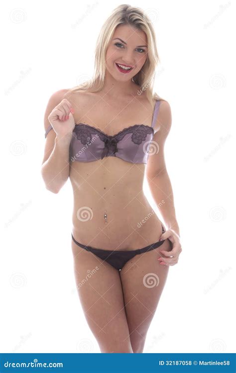 jeune femme posant dans la lingerie sexy photo stock image du broche pose 32187058