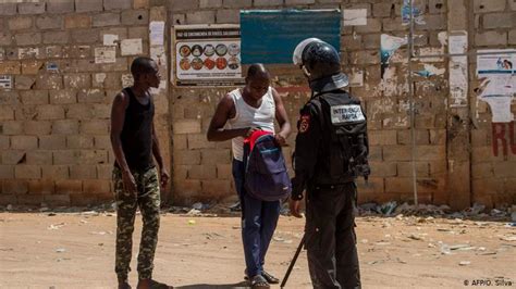Relatório Revela Brutalidade Da Polícia Angolana Durante Estado De Emergência Angola Dw 25