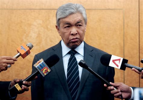 Datuk seri dr ahmad zahid hamidi mengulangi pendirian bahawa pelantikannya sebagai timbalan perdana menteri bukan 'ghanimah' atau 'hadiah harta rampasan perang' tetapi satu. PKR MP urges Zahid to declare assets | New Straits Times ...