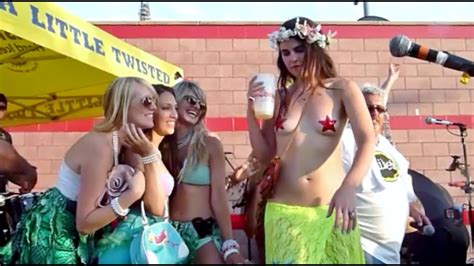 Hot Mermaids Invade Stage At Coney Island Rock Show Youtube