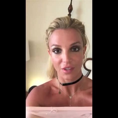 Britney Spears Ditches Her Bikini Top On Hawaiian Vacation