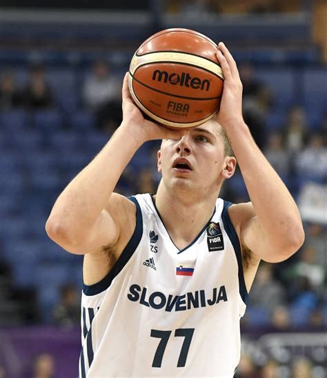 Latest on dallas mavericks point guard luka doncic including news, stats, videos, highlights and more on espn. Basket: Luka Doncic, un gamin de 18 ans en route vers les ...