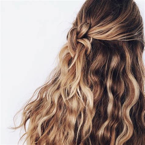 How To Make Straight Hair Curly According To A Hairstylist