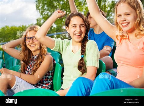 Teenager Group Cheering Hi Res Stock Photography And Images Alamy