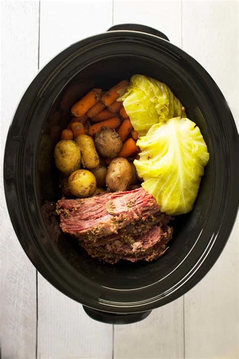 Übrige flüssigkeit einköcheln lassen, bis der rosenkohl erneut leicht in der pfanne zu braten beginnt. Homemade Corned Beef and Cabbage {Crock Pot Recipe}