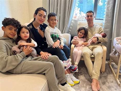 Cristiano Ronaldo And Georgina Rodríguez Present Their Newborn Daughter