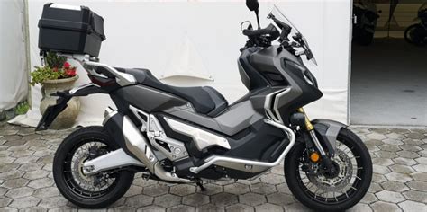 The frame is lighter, a redesigned seat makes ground reach easier and new bodywork heightens a rugged style that the. Honda X ADV 750 ABS DCT TRAVEL 750 cm3 S GARANCIJOM, 2017 god.