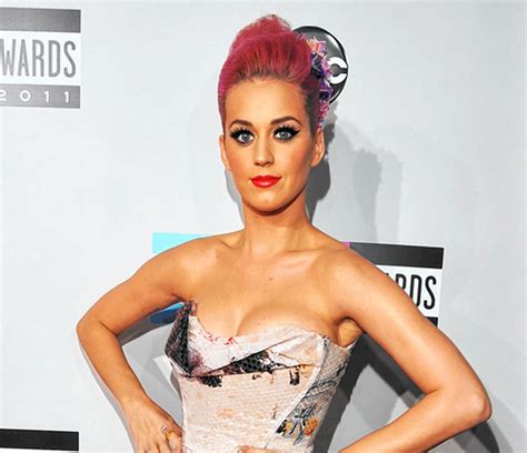 Katy Perry Denies Pregnancy After Belly Bump Sparks Rumors ‘i Still
