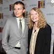 Mia Farrow et son fils Ronan à New York le 2 mai 2010 - Purepeople