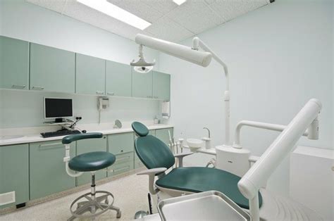 All medical card holders are entitled to specific dental treatments e.g., a dental examination, two fillings in each calendar year, extractions as necessary. System for Medical Card holders at public dentists under ...