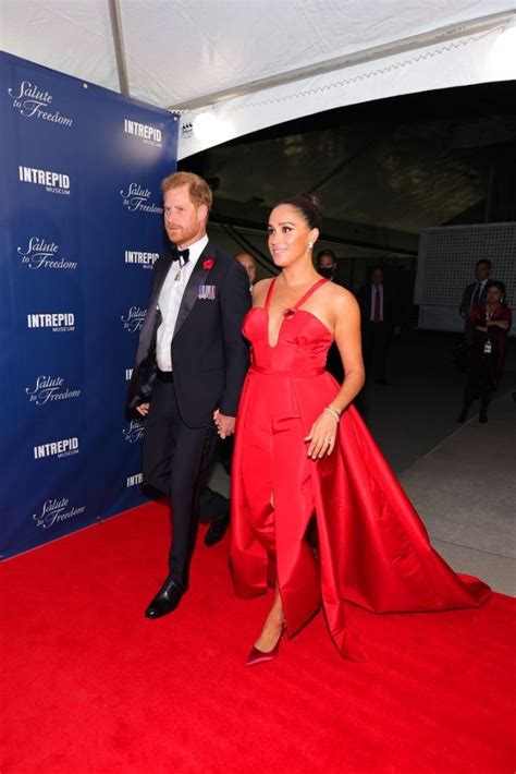 Meghan Markle Causa Revuelo Al Lucir Atrevido Vestido Carmes Viraliking