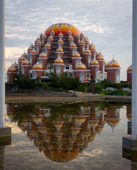 Pesona Masjid 99 Kubah Makassar Di Tepi Pantai Losari