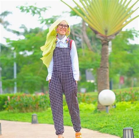 Tips Padu Padan Kemeja Putih Dengan Hijab Ala Hijabers Populer
