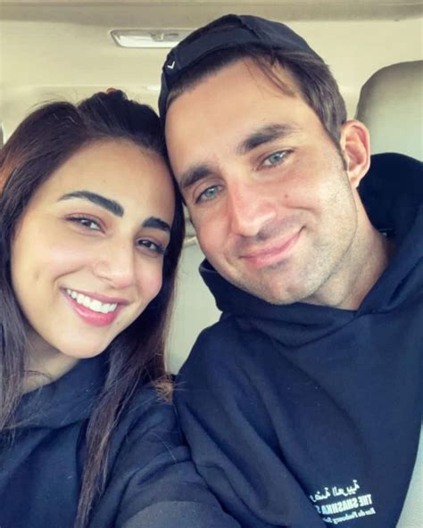 Ushna Shah Finally Confirms Her Relationship Status In Loved Up Snaps