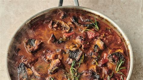 Jamie oliver s my kinda butter chicken from img.rasset.ie indian chef maunika gowardhan shares her authentic, beautiful butter chicken recipe and gives us the history of this classic indian comfort food. Jamie Oliver's 1-pan mushroom and chicken cacciatore ...