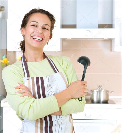 Mujer Joven Cocinando Comida Saludable Fotografía De Stock © Subbotina