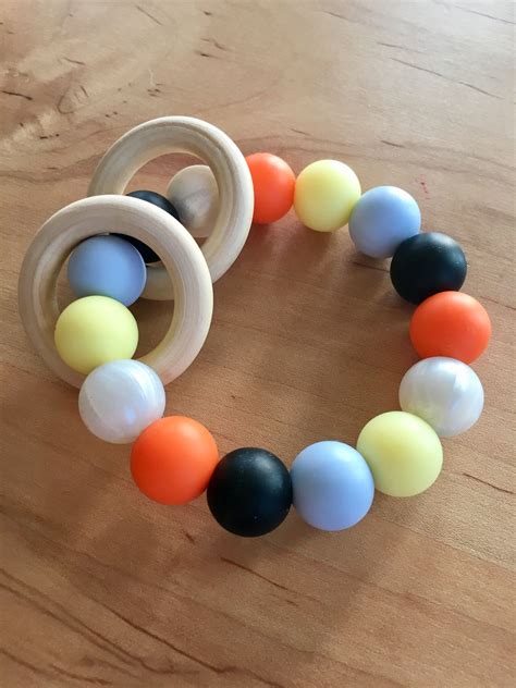Silicone Bead Teething Ring With Natural Wood Rings Teething Jewelry Unique Items Products