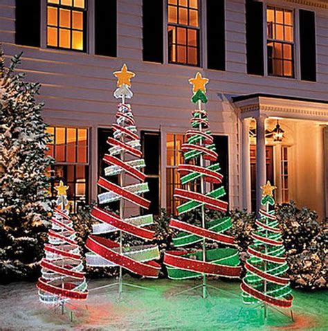 Outdoor christmas decorations are a great way to share your joy with everyone around and brighten up the yard with the spirit of the season. 30+ Breathtaking Christmas Yard Decorating Ideas and ...