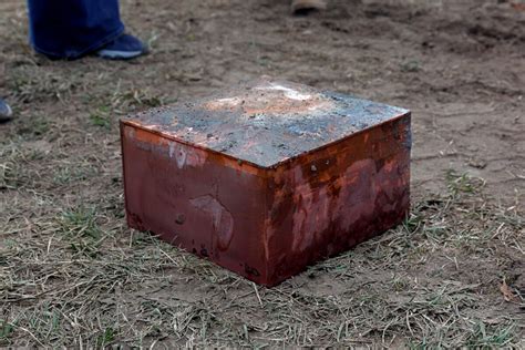 Experts Open Time Capsule Found At Gen Lee Statue Site