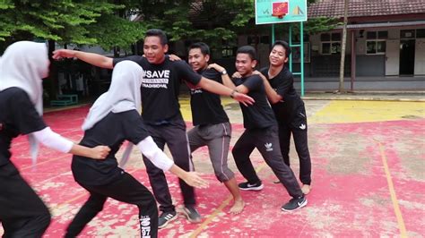 Using extensive effects, 3d character animation, and the best of bboys dance moves. Anak Ayam dan Burung Elang - YouTube