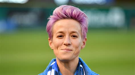 Megan anna rapinoe alias megan rapinoe was conceived on july 5th in the year 1985. Megan Rapinoe Returns to Pink Hair After Stay-at-Home ...