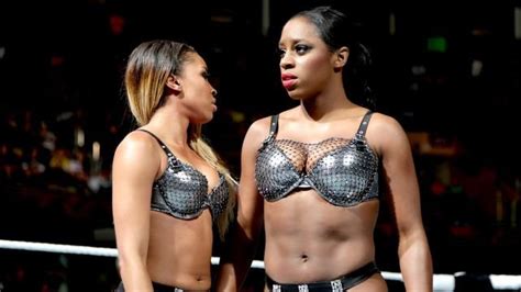 Raw Brie Bella The Funkadactyls Vs Layla Alicia Fox