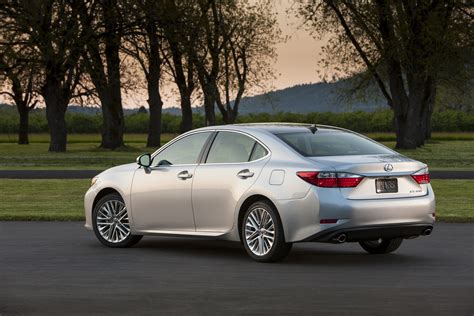It's good on gas, has a good reliability rating, and costs less to own than its classmates. First Drive: 2013 Lexus ES 350 and ES 300h Hybrid ...