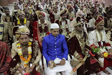 Hundreds Of Fatherless Brides Tie The Knot In A Mass Wedding Ceremony In India Express Digest