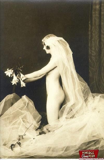 Beautiful Sexy Vintage Women Posing Nude In Xxx Dessert Picture