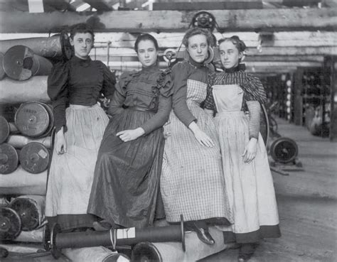 Women Mill Workers Women In History Vintage Photos Working Woman