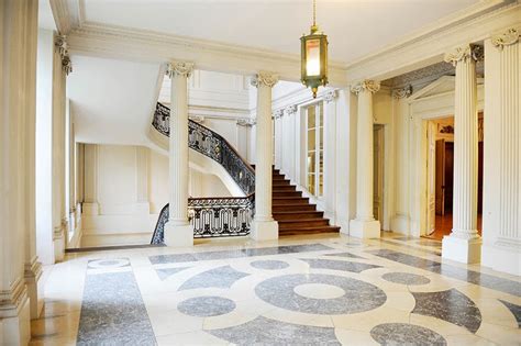 Die bewertungen des grünen reiseführers von michelin, praktische infos, karte und routenplanung für ihre reise nach basel Historisches Museum Basel - Haus zum Kirschgarten - Basel ...