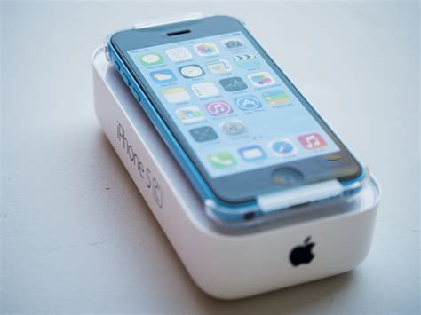 Unboxing The Apple Iphone 5c Pcmag
