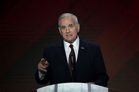 Watch Minnesota Governor Mark Dayton Faints During Speech