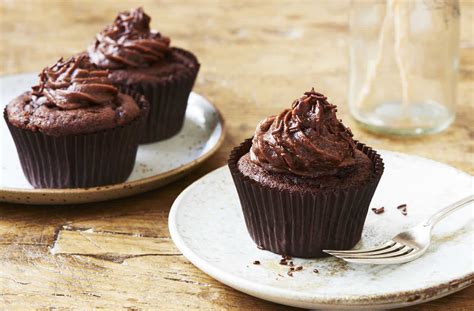 Red wine chocolate cupcakes with blackberry buttercream frosting. Discover These Amazing Chocolate Cupcakes