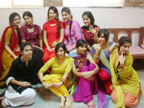 Desi Girls In Saree Sexy Desi College Girls Gallery