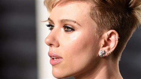 Scarlett Johansson Has Gone All Out With The Ear Bling And We Absolutely Love Love Love It