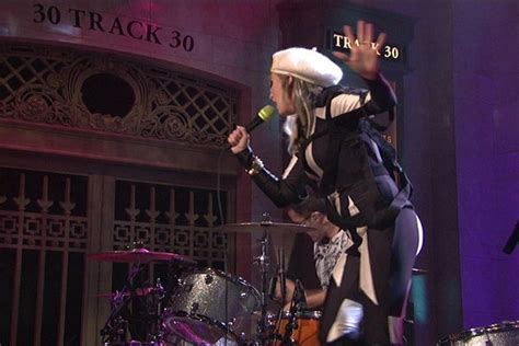 Saturday Night Live The Ting Tings Thats Not My Name Clip Hulu