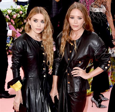 mary kate olsen wedding mary kate olsen emerges with twin ashley for first time mary