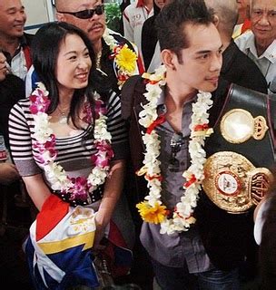 Dropped last minute from working pacquiao's corner salamat sa panood mga bai. Nonito Donaire and His Wife Pictures 2011 - The Sport and ...