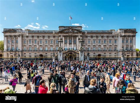 Crowds Of Tourist Gather Outside Buckingham Palace London England