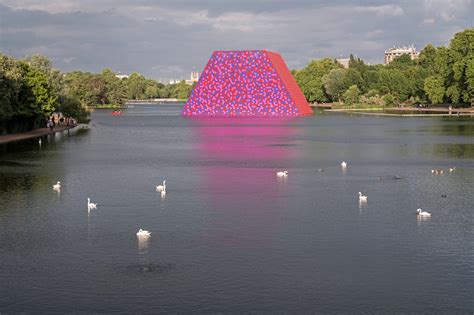 Christo Installs Giant Floating Sculpture On Londons Serpentine Lake