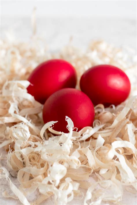 How to Make Greek Red Easter Eggs - Plaka