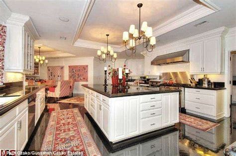 Mariah Carey S Mansion Back On The Market After Buyer Pulls Out