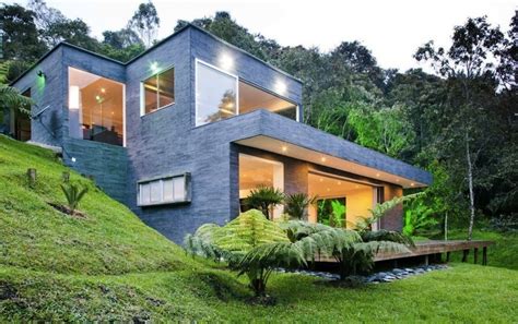 20 Small Modern Hillside Homes