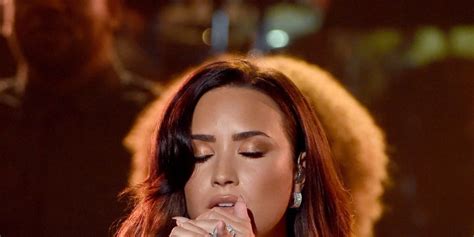 Demi Lovato Performs Hallelujah Demi Lovatos One Voice Somos Live