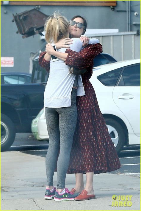 Dakota Johnson And Mom Melanie Griffith Hug It Out After Coffee Date Photo 3957268 Dakota